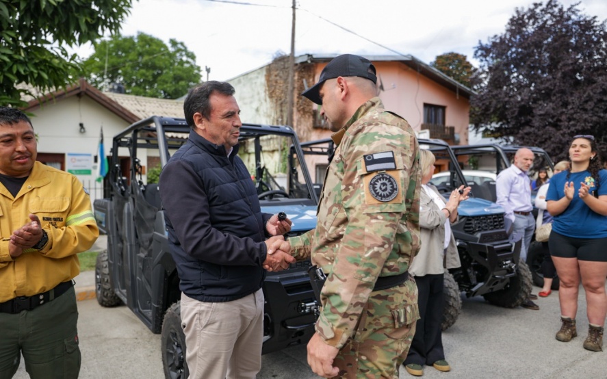 Entrega de vehículos todoterreno. 