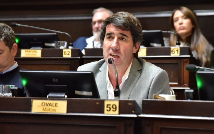 El diputado radical, Matías Civale, propuso ampliar el período de sesiones de los Concejos Deliberantes para mejorar la eficacia legislativa municipal.