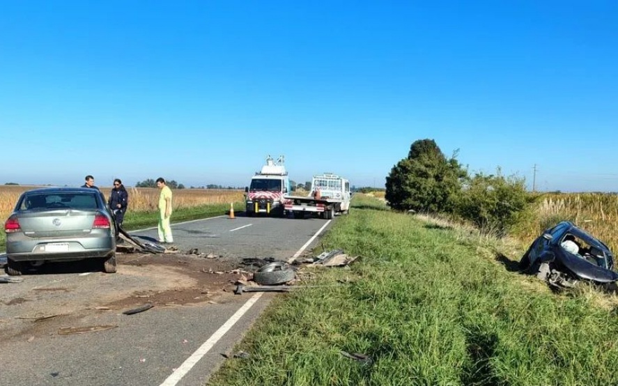 El accidente en General Madariaga. El conductor del vehículo que quedó en la banquina murió en el acto.