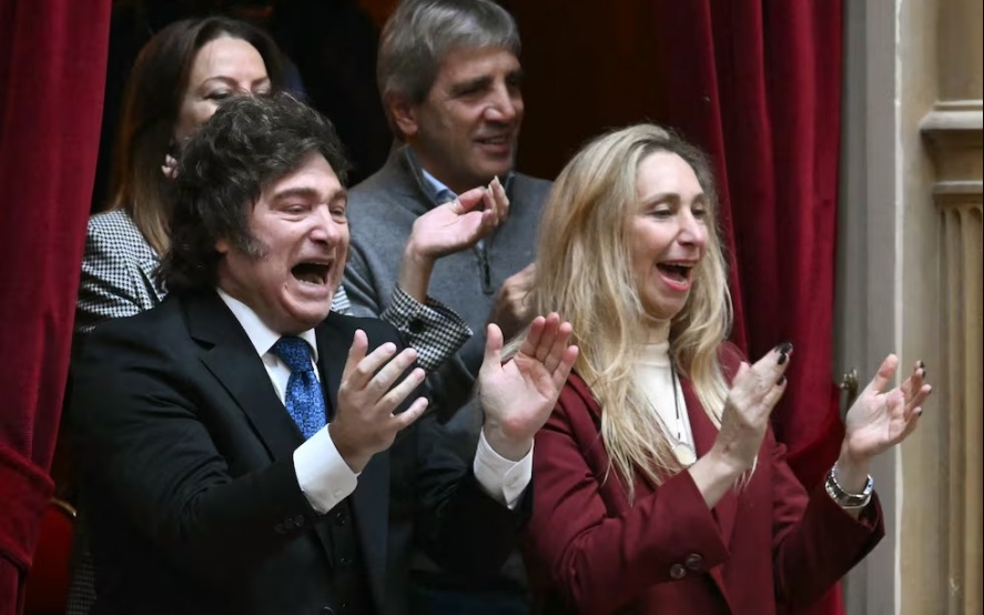 El presidente Javier Milei, junto a Karina Milei, Sandra Pettovello y Luis Caputo.