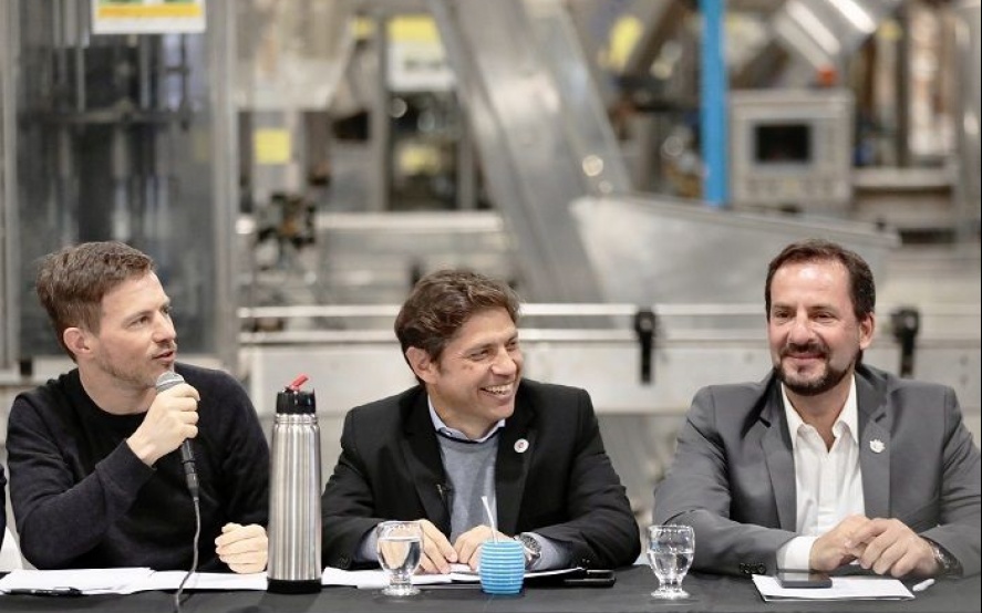 El Gobernador junto al ministro Costa y el intendente Sujarchuk.