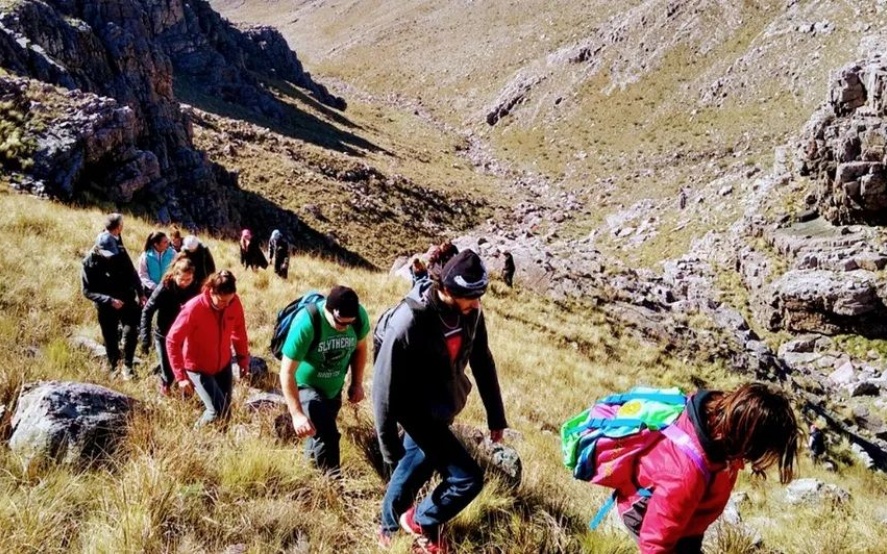 Fin de semana de trekking en el cerro El Inca de Pigüé.