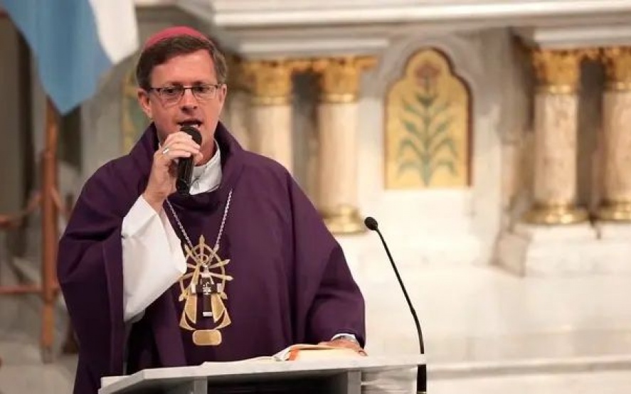 El arzobispo García Cuerva bendijo a los fieles en San Cayetano.