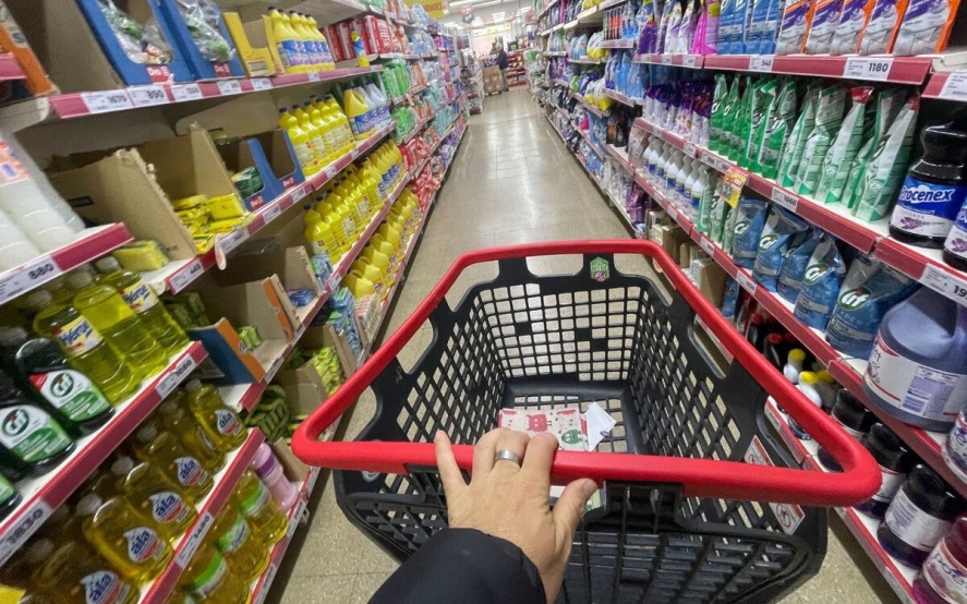 Las subas en los precios de los alimentos presionan la inflación general.