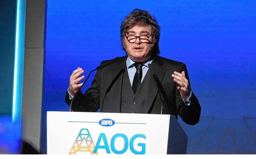 En la Argentina Oil & Gas Expo 2026, Milei negó que los argentinos no lleguen a fin de mes y acusó de “inventar datos” a la oposición.
