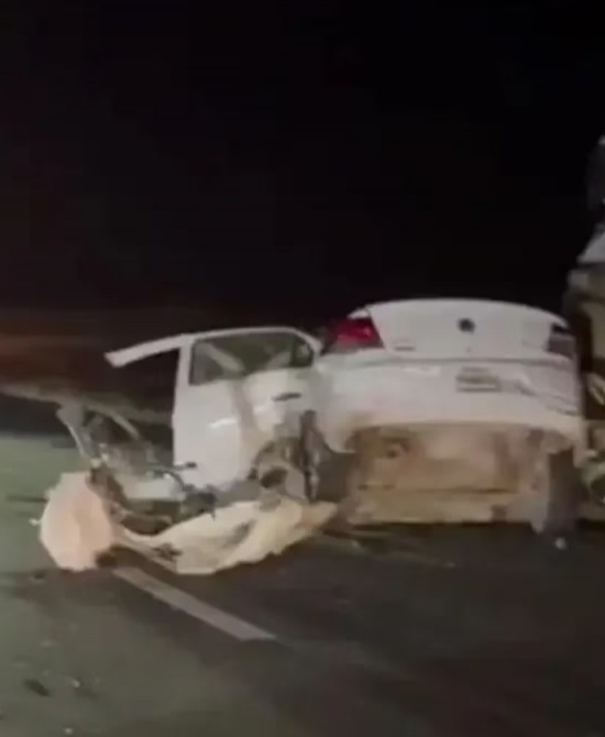 El auto quedó destrozado tras el choque. (Foto: gentileza La Voz del Pueblo)