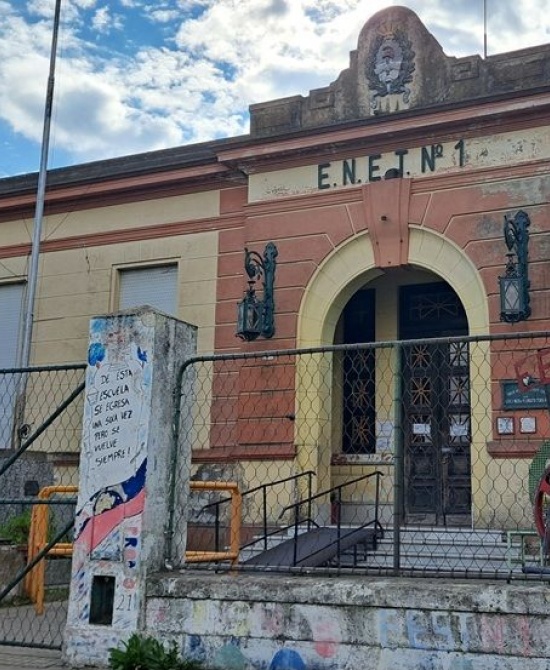 La ENET Nº 1 de la ciudad de Bragado. 