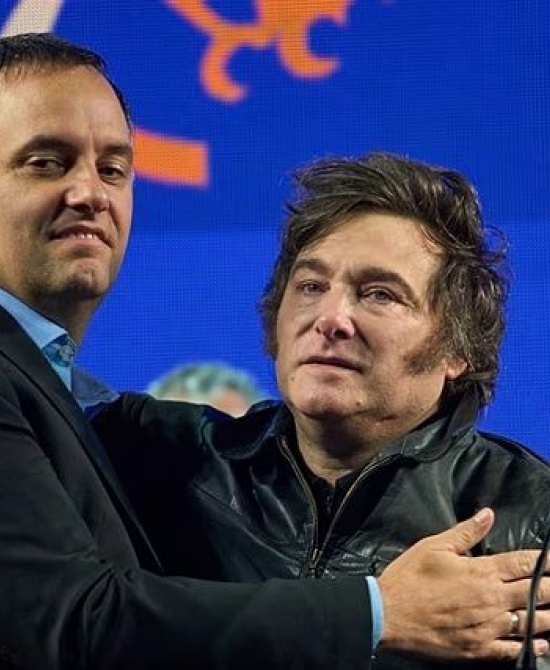 Manuel Adorni y Javier Milei.