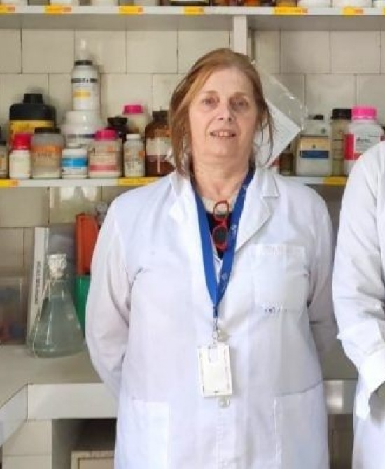 Mónica Vermeulen, líder del trabajo y jefa de laboratorio, con el primer autor del estudio, Ramiro Vázquez, en el Instituto de Medicina Experimental (IMEX, CONICET-Academia Nacional de Medicina).