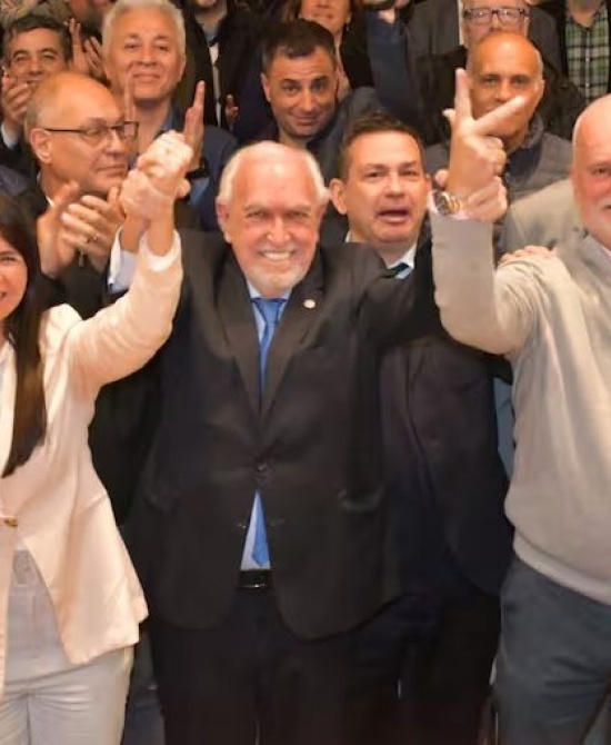 Festejos de la lista “Unidad en Defensa de la Abogacía”, encabezada por Biglieri y apoyada por Ricardo Gil Lavedra; detrás de esta lista está Daniel Angelici
