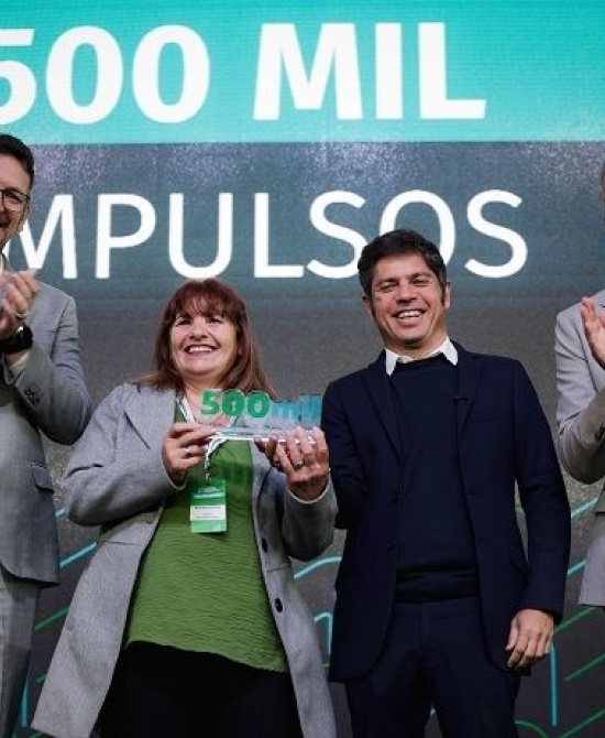 Marta Ferzzola recibió el crédito número 500.000 para su lavadero industrial.