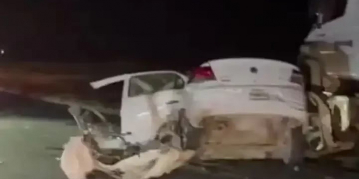El auto quedó destrozado tras el choque. (Foto: gentileza La Voz del Pueblo)