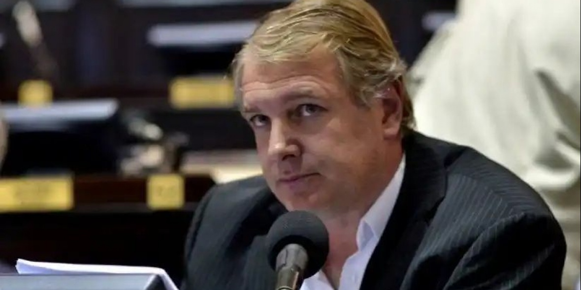 El diputado bonaerense de Fuerza Patria, Ricardo Lissalde, busca regular los mecanismos de ingreso al Estado, mediante un esquema basado en criterios objetivos.