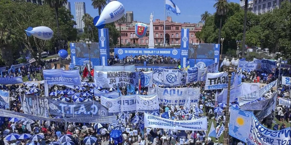 La CGT vuelve a marchar frente a Plaza de Mayo