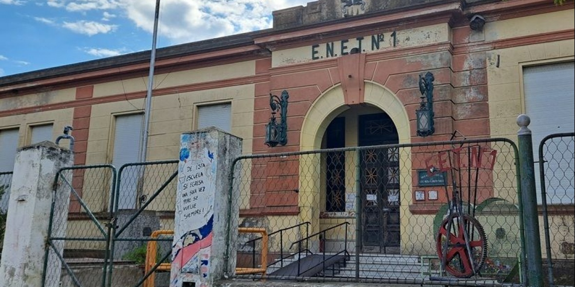 La ENET Nº 1 de la ciudad de Bragado. 