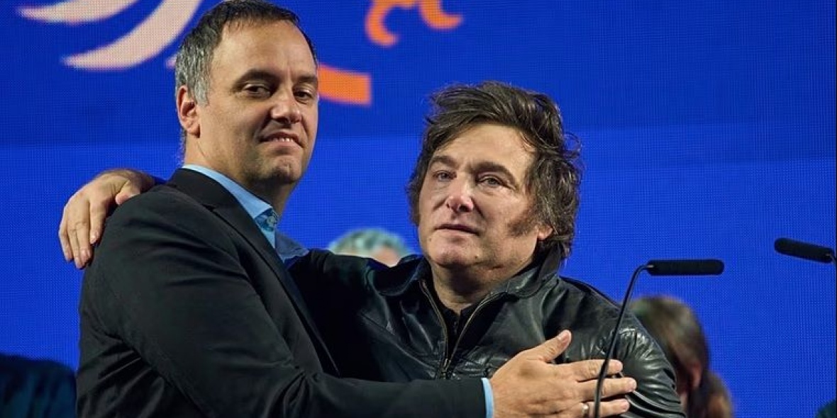 Manuel Adorni y Javier Milei.