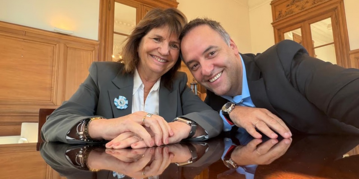 El jefe de Gabinete, Manuel Adorni, y la senadora Patricia Bullrich.  Foto: Agencia Noticias Argentinas/ Presidencia.