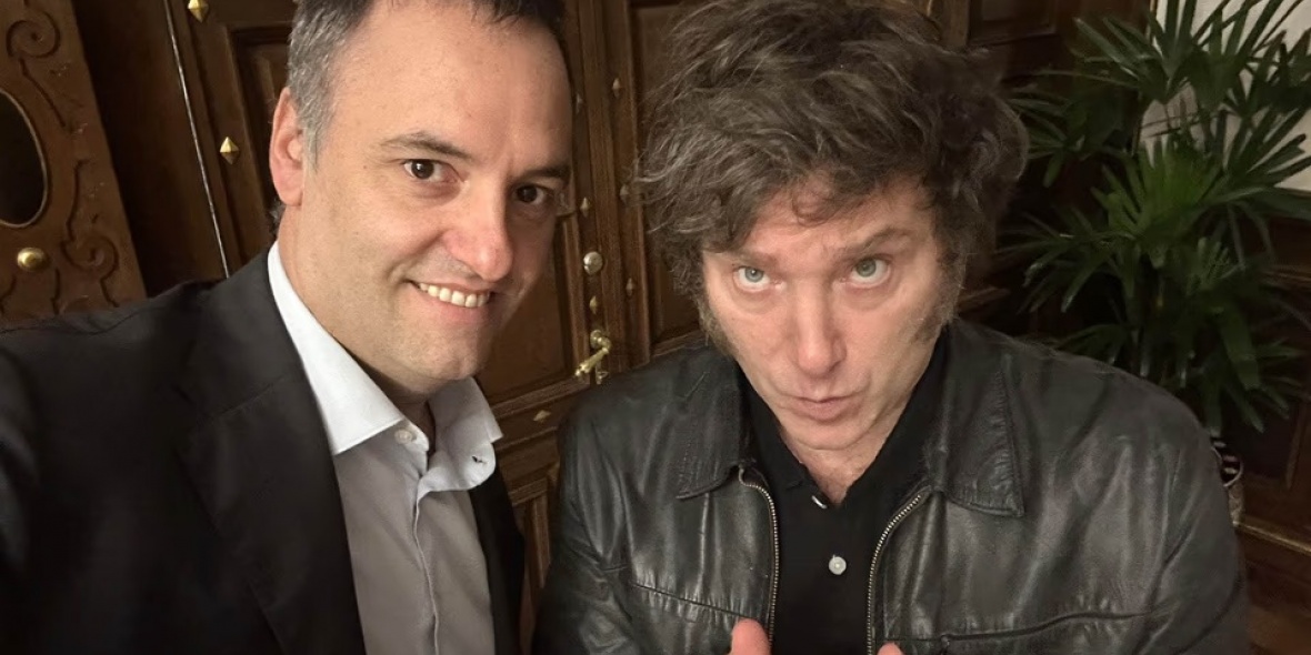 Manuel Adorni y el presidente Javier Milei. (Presidnecia/Archivo)