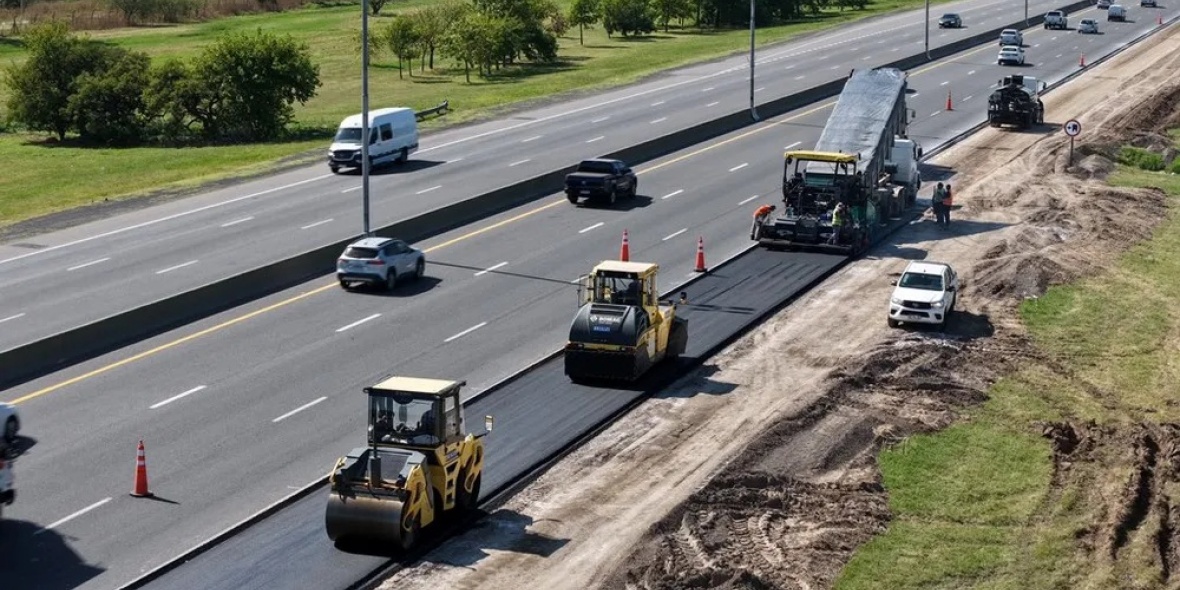 Trabajos en la autopista Buenos Aires - La Plata. 