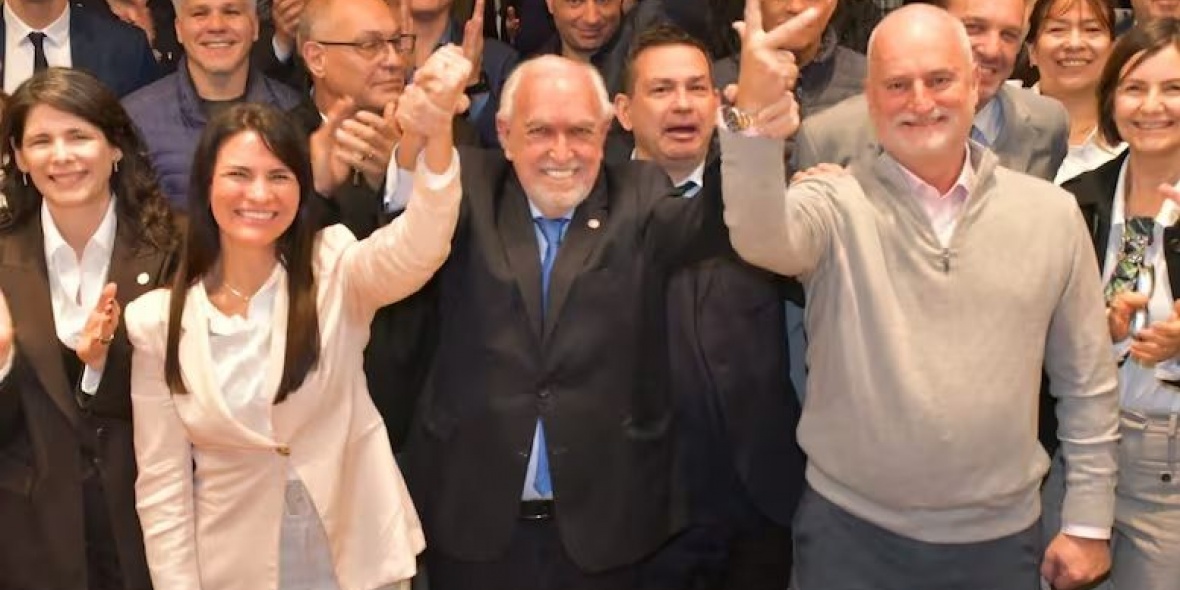Festejos de la lista “Unidad en Defensa de la Abogacía”, encabezada por Biglieri y apoyada por Ricardo Gil Lavedra; detrás de esta lista está Daniel Angelici