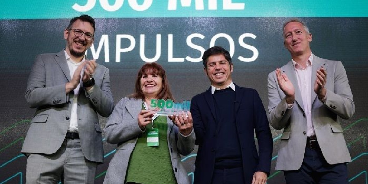 Marta Ferzzola recibió el crédito número 500.000 para su lavadero industrial.